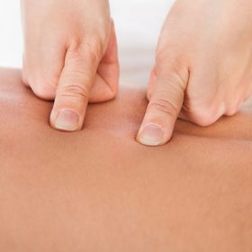 Trị bệnh đau lưng dưới với kỹ thuật massage Shiatsu