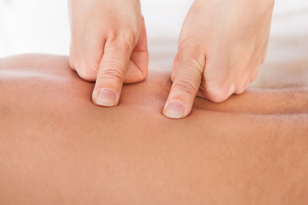 Trị bệnh đau lưng dưới với kỹ thuật massage Shiatsu
